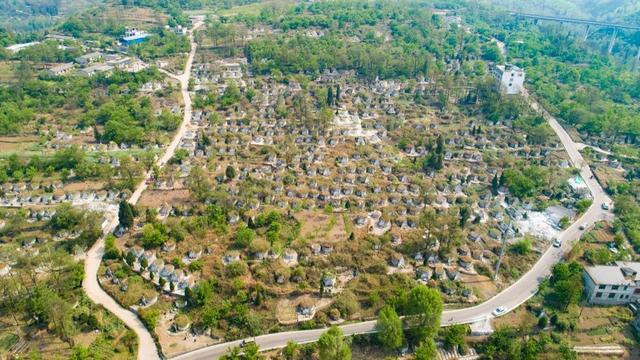 私人墓地买卖协议书(100平方“活人墓”28万包干，当地睁只眼闭只眼？)