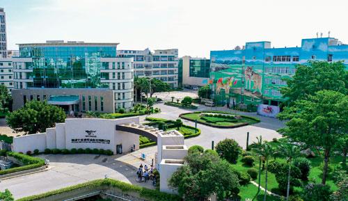 班尼路专买店(百年印记｜服装：从极度短缺迈向世界品牌大国)