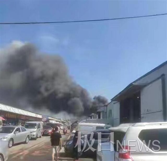 大连批发市场突发火灾(大连一大型批发市场又起火了！此前曾多次发生火灾)