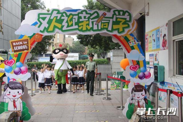 欢迎萌新是什么意思(​你好，新学期 | 满满仪式感，欢迎小萌新入学)