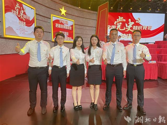 工作群聊名称搞笑霸气(霸气响亮，创意十足！这32个队名，你喜欢哪一个？)