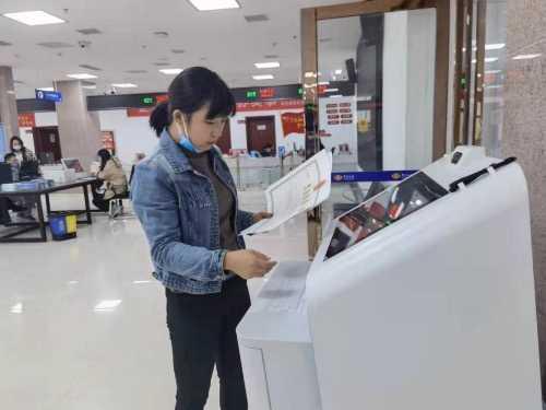 营业执照网上办理多久能下来(南召县市场监管局：营业执照“智能秒批”5分钟即可领取)