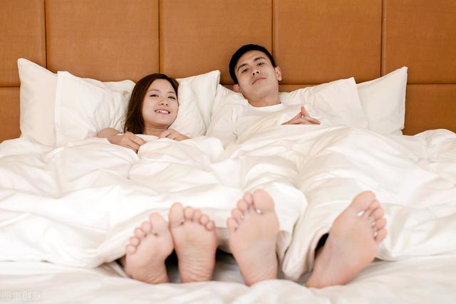 夫妻搞笑段子素材(适合夫妻睡觉前看的搞笑段子 内涵段子)