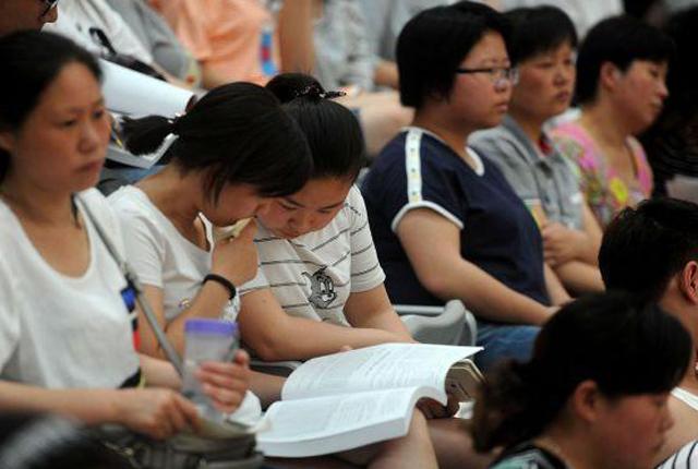 没有学历什么工作可以月入过万(四个行业月薪过万，却很“缺人”，没工作的不妨试试，待遇不会低)