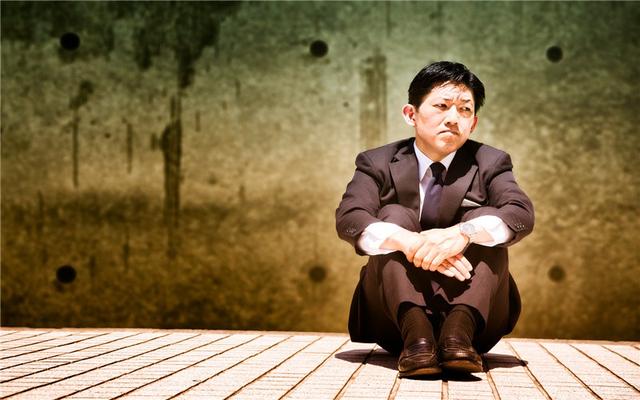 没本钱如何快速致富(没有资源、没有资金的普通人，想白手起家，应该从哪些方面着手？)