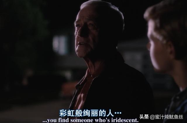 布莱斯与朱莉家一起吃饭时布莱斯穿的什么(朱莉发现布莱斯偷扔自己送的鸡蛋，布莱斯附和朋友嘲笑朱莉的叔叔)