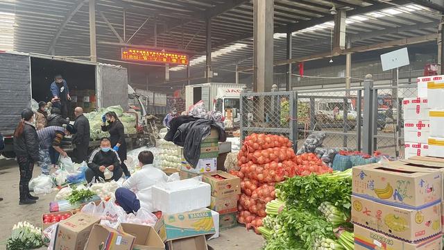 哪里有食品批发市场(玉泉区：食全食美美通食品批发市场货源供应充足)