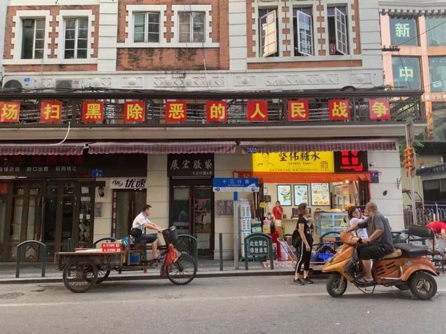 广州十三行服装批发网官网(揭秘广州十三行：每天数十万人血拼，买走上千吨衣服)