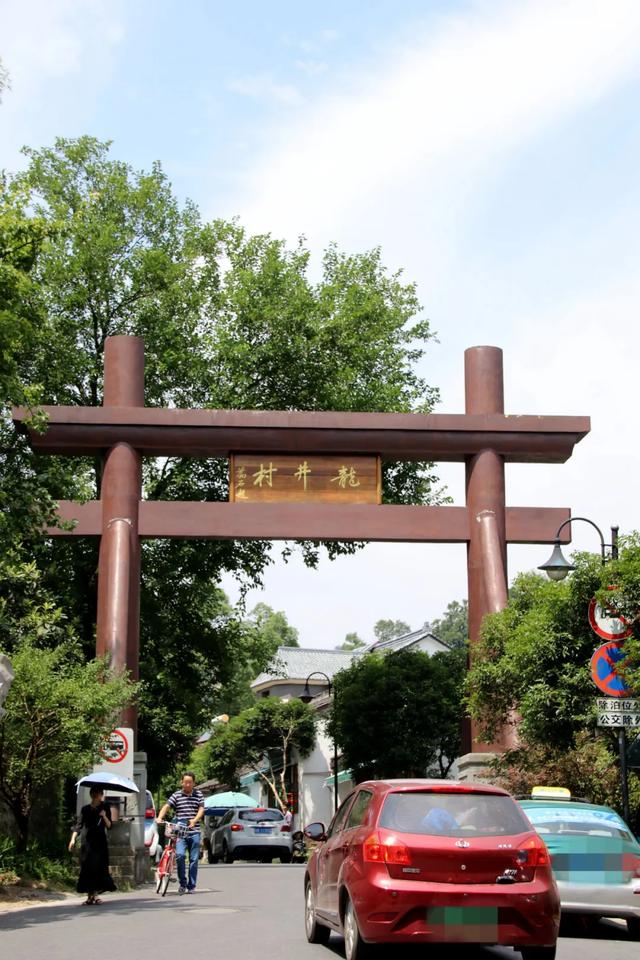 开一家茶叶店能赚钱吗(开家茶叶店能稳赚钱？杭州这位龙井茶店主说出了几个“秘密”)