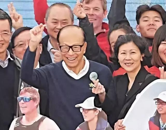 周凯旋一生未婚(和李嘉诚相恋26年至今未转正，周凯旋却堪称人生赢家，凭什么？)