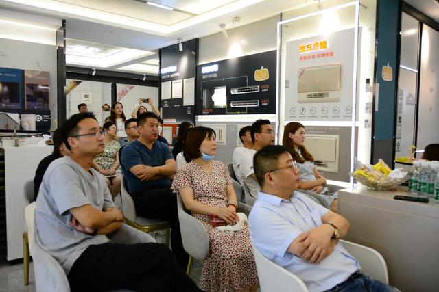 红牛装饰(适嘉一公司强攻向未来·红牛装饰设计师分享讲座圆满成功)