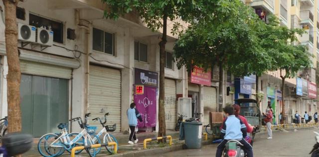 成人用品网店需要什么证件(尴尬，成人用品店开在上小学必经之路上，手续齐全，没有违法)