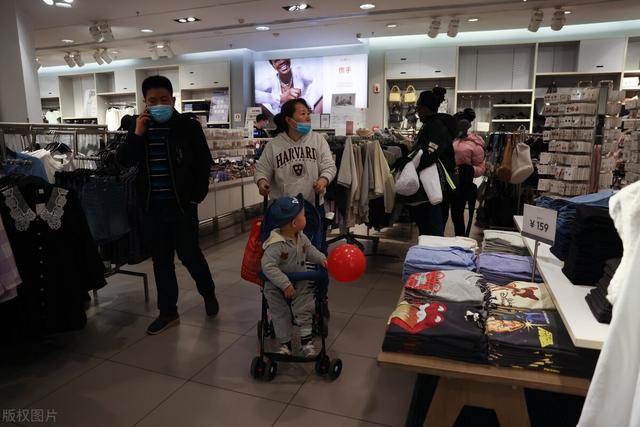 怎样开好一家服装店(想要开个服装店，真不知道如何开始？)