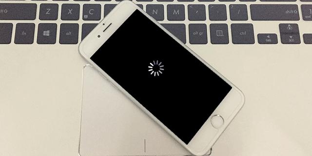 手机一直重启循环开不了机(升级iOS 15后iPhone不断自动重启？尝试这些修复方法)