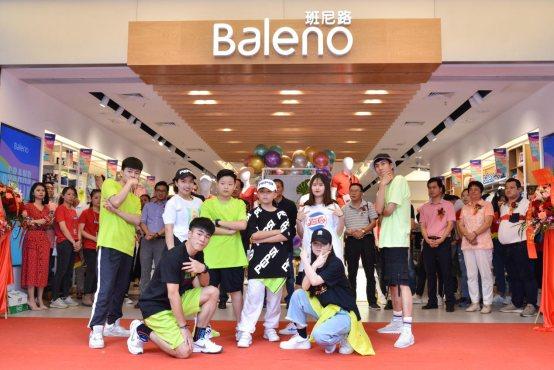 班尼路官网旗舰店女装(班尼路新形象店开业，23年品牌持续焕发年轻活力)