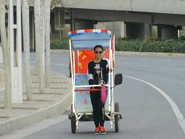 徒步直播靠什么赚钱(直播乱象的解说 第二说：徒步主播)