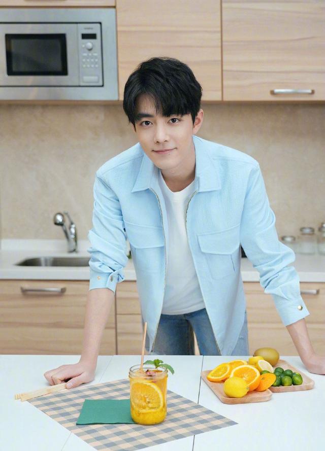 杨紫生日肖战为什么没有送祝福(肖战29岁生日，两位合作演员送祝福，这位编剧伤口上撒盐拉仇恨)