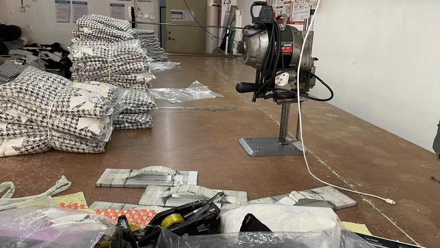 工厂生产服装视频(服装加工厂，只有精品这条路可以走)