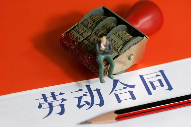 劳动法工作时间2021新规定(2021“劳动法”：用人单位有以下3种行为，员工可要求赔偿)
