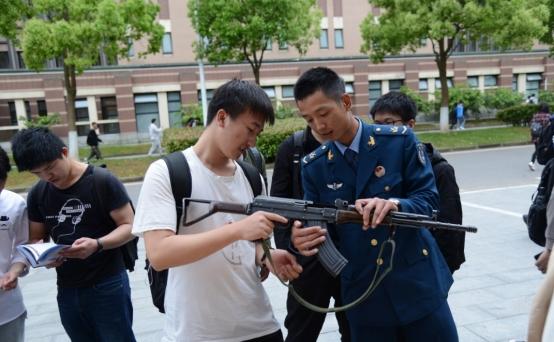 征兵有身高要求吗(2021年下半年征兵“新规”出炉，身高标准有所变动，报名者需知晓)