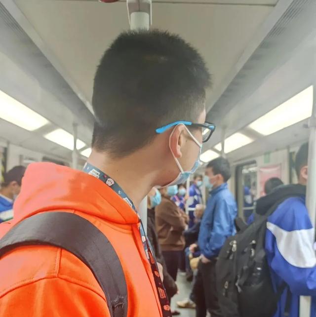 广州宝妈微信群(单亲妈妈逃离大理，搬到广州蜗居，誓为20岁自闭症儿子找饭碗)