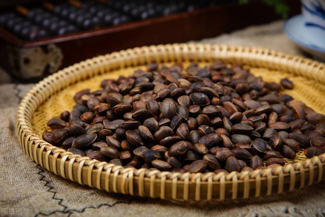 快过年了卖什么东西好赚钱(快过年了，打工还没赚到钱，不妨回农村试一试这几个小生意)