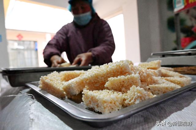 女生做什么工作自由又挣钱(55岁大姐赚钱有术，每天能挣700多，不上班不打工，看她干啥生意)