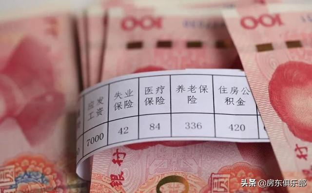 2021北京顺丰快递员的真实工资(郑州年轻人2021年真实收入曝光：这才是生活)