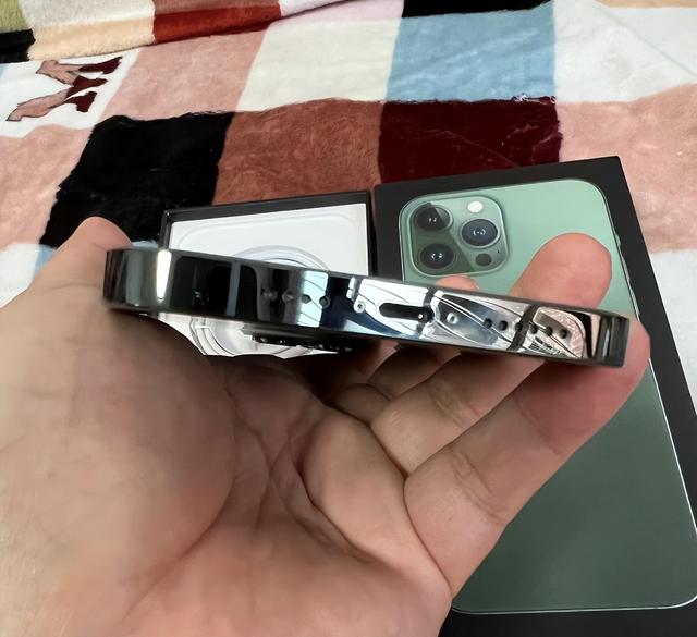 港版iphone13promax(港版iPhone13Pro Max准新机，功能和国行一样，价格却便宜很多)