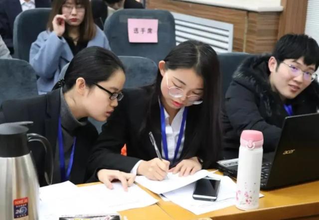 学校交的五险一金是指(2022毕业生迎来好消息，五险一金或改“六险二金”，新福利有啥用)