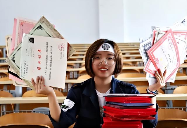 大学生考导游证有什么好处(大学期间，值得考取的4个证书，考取后毕业生找工作更有把握)