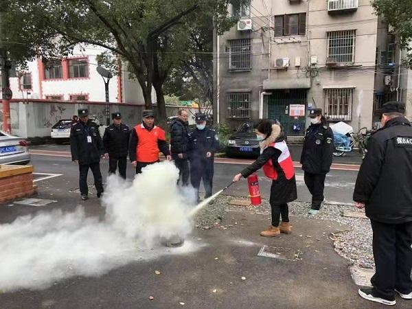 电丁丁手机app软件下载(看这两个居民区如何用“三驾马车”谱写平安社区“四重奏”)