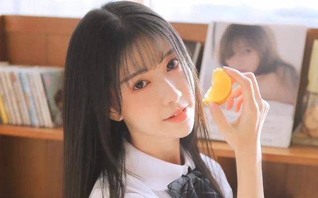 加女生微信验证说什么会比较有趣(怎么和刚认识的女孩子聊天？教你三个幽默的聊天技巧)