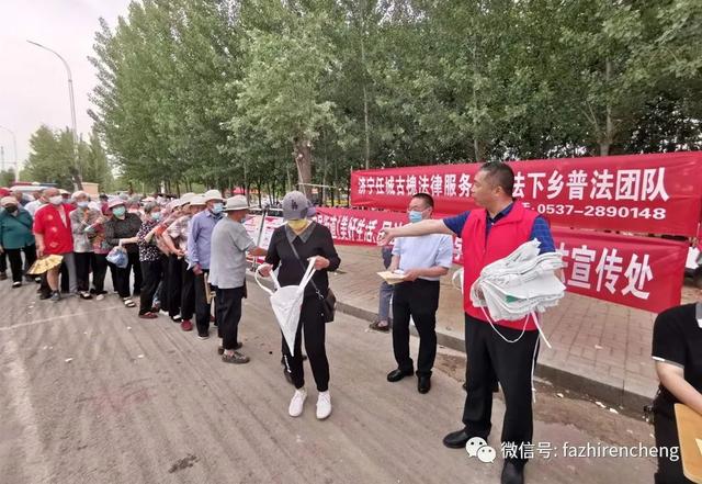 法律服务所属于什么机构类型(普法宣传进社区 搭起学法大舞台)