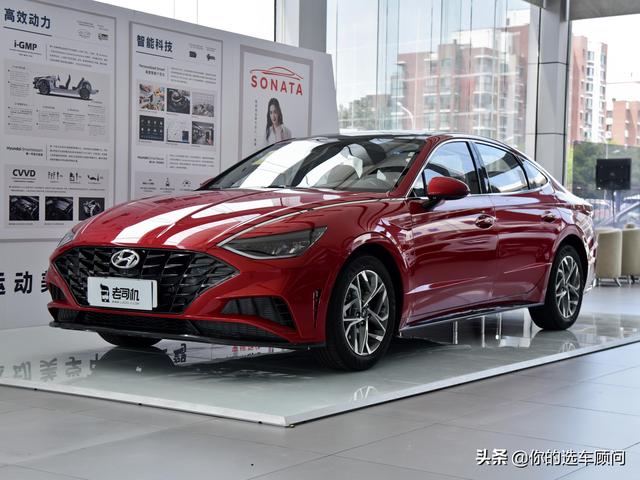 北京现代索纳塔(比迈腾还大的车，油耗5.6L，合资B级新车更实惠，实拍现代索纳塔)