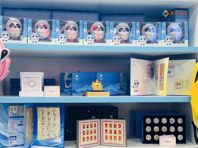 在哪里可以抢冰墩墩(哪里才能买到冰墩墩？网店抢不到，黄牛要价888，重庆实体店排队)