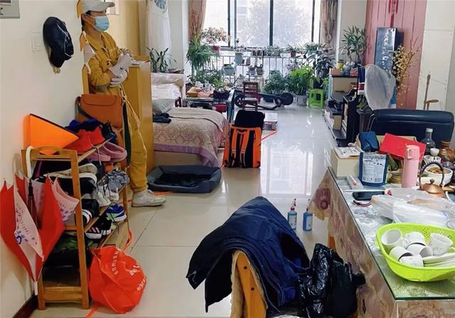 家政打扫卫生步骤图(成都夫妻的家杂物积成山，请保洁师33小时彻底清洁，网友：太解压)