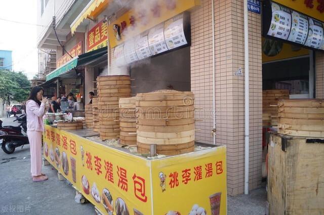 开一家包子铺要多少钱(河南夫妻开包子铺，利用“包子免费不要钱”，一年收款58万)