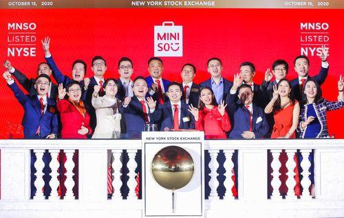 2011年做什么生意好(开店狂魔叶国富，将10元店生意做到极致，年赚200亿真香)