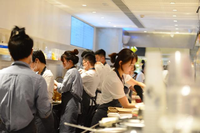 投资奶茶店需要多少钱(我，90后，开奶茶店一年亏30万)