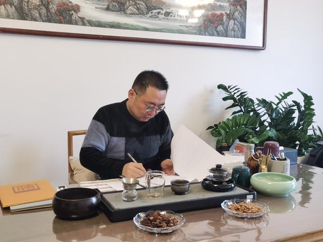 小型家政公司怎么开(12年前我用五万块开了家政公司，现在年赚百万，精细化布局很重要)