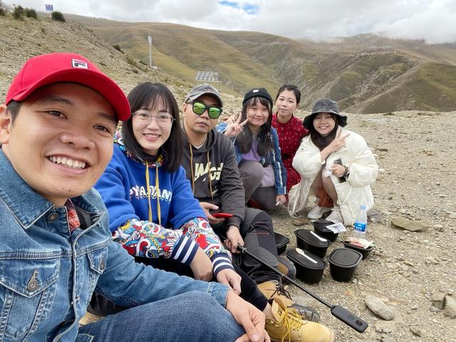 盘山房子出售信息(我们就在海拔4K多的盘山路旁边找了块开阔风水宝地)