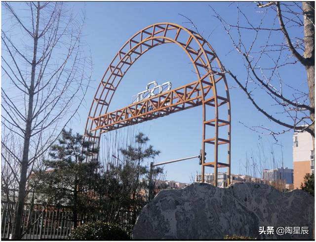 北京小饰品批发市场还有吗(徒步北京：著名的鬼市大柳树市场)