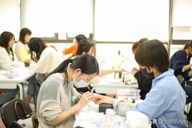 学历低怎么找工作知乎(错过了直播的风口？5个无学历要求的向阳行业让你财富自由)
