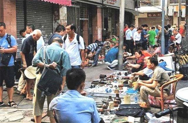 1万块就能做成大生意书籍(男子花一万买一本破书，卖500万没成交，在拍卖会拍出2600万天价)