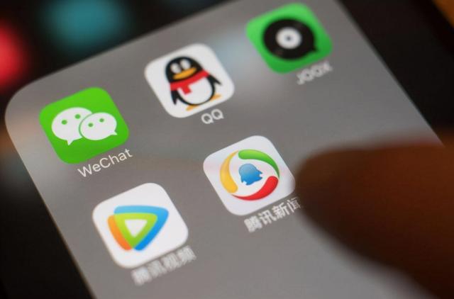 好友微信头像换了怎么还显示原来的(微信好友明明已经删除，但对方却还在自己列表里，这是怎么回事？)