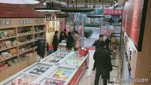 火锅店需要投资多少钱(投资开一个火锅食材店详细的成本多少钱？)
