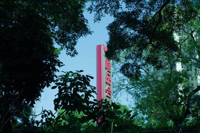 唯品会优惠(大牌比白牌还便宜？唯品会的秘密，终于被业内人士揭开)
