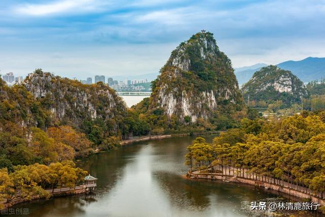 带老人小孩去哪旅游(中国这座山湖之城，市区像是山水画，对老年人很友好，养老很合适)