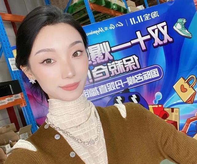 怎么做主播挣钱(主播不收坑位费如何赚钱？是无奈之举，还是另辟蹊径？)